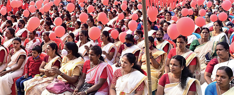 കണ്ണൂരിലേക്കുള്ള കൊടിമരജാഥ ഉദ്ഘാടന ചടങ്ങിൽ കയ്യൂരിൽ പങ്കെടുത്തവർ