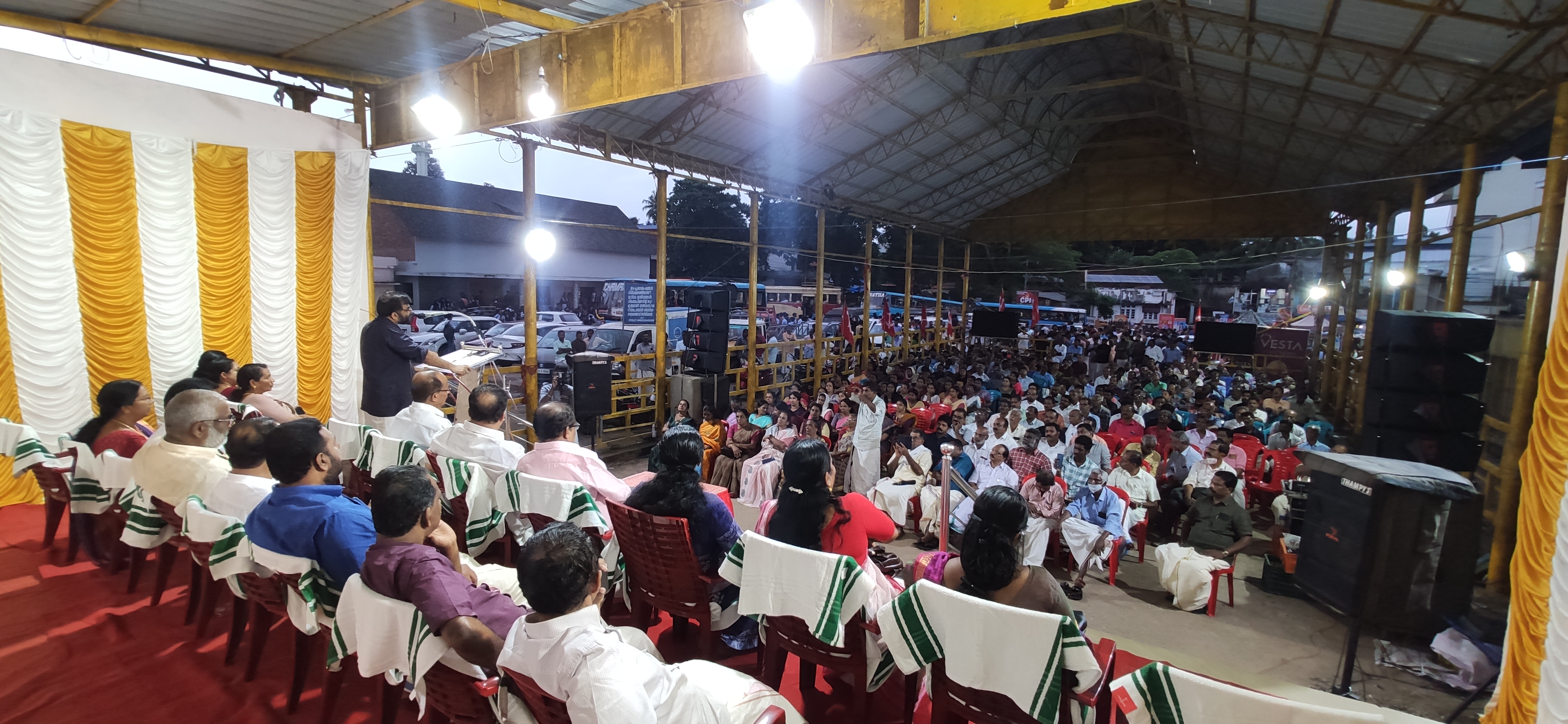 അഞ്ചലിൽ സിപിഐ എം സംഘടിപ്പിച്ച ബഹുജനക്കൂട്ടായ്മയിൻ നിന്ന്