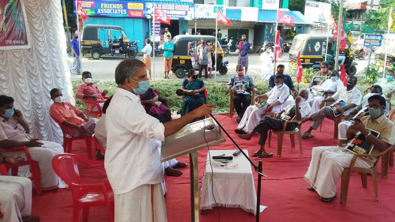 എൽഡിഎഫ് ജനകീയ പ്രതിഷേധം പാലക്കാട് യാക്കരയിൽ  കൺവീനർ എ വിജയരാഘവൻ ഉദ്ഘാടനംചെയ്യുന്നു