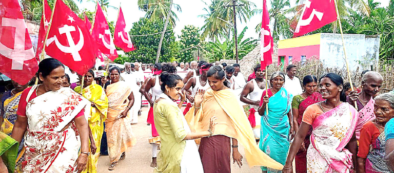 ഹൈക്കോടതി വിധിയെ തുടർന്ന് വാച്ചാത്തിയിൽ സിപിഐ എം നേതൃത്വത്തിൽ നടന്ന ആഹ്ലാദ പ്രകടനം