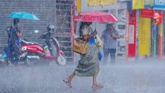 സംസ്ഥാനത്ത് നാളെ മഴ കനക്കും. ഒൻപത് ജില്ലകളിൽ നാളെ മഴ മുന്നറിയിപ്പ് പ്രഖ്യാപിച്ചു