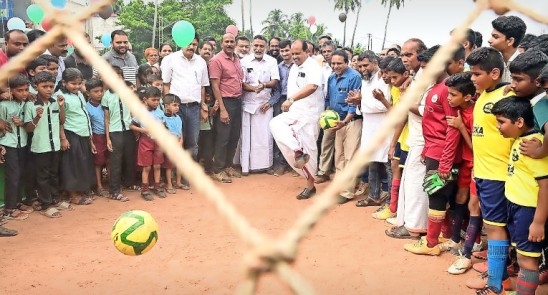 The network shook at one million Kozhikode |  Kerala |  Deshabhimani